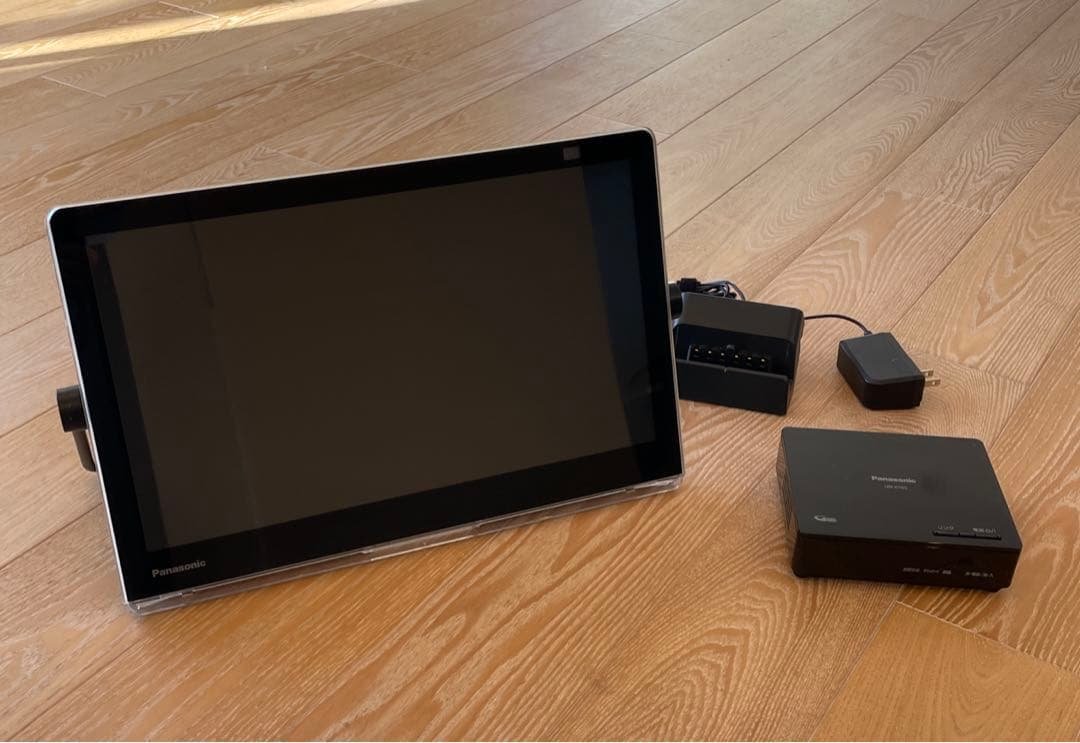 パナソニック　ビエラ　ポータブルテレビ UN-15CN10 充電台付